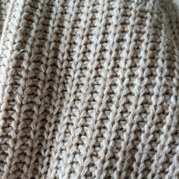 ESSENTIALS by FULL TILT Cream Crew Neck Long Sleeve Sweater Size XS - Picture 2 of 8